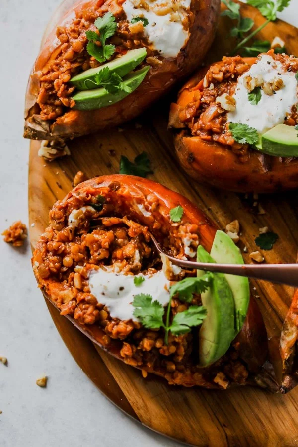 Smoky Lentil Stuffed Sweet Potatoes #recipe #potato #dinner