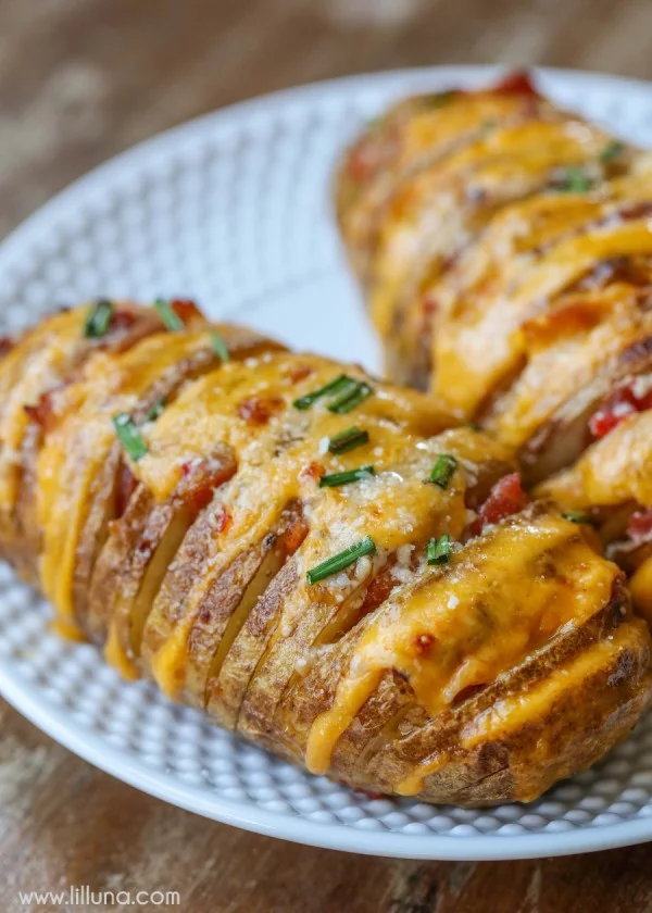 Cheesy Hasselback Potatoes #recipe #potato #dinner