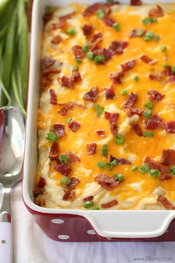 Loaded Mashed Potato Casserole Recipe (+VIDEO) #recipe #potato #dinner