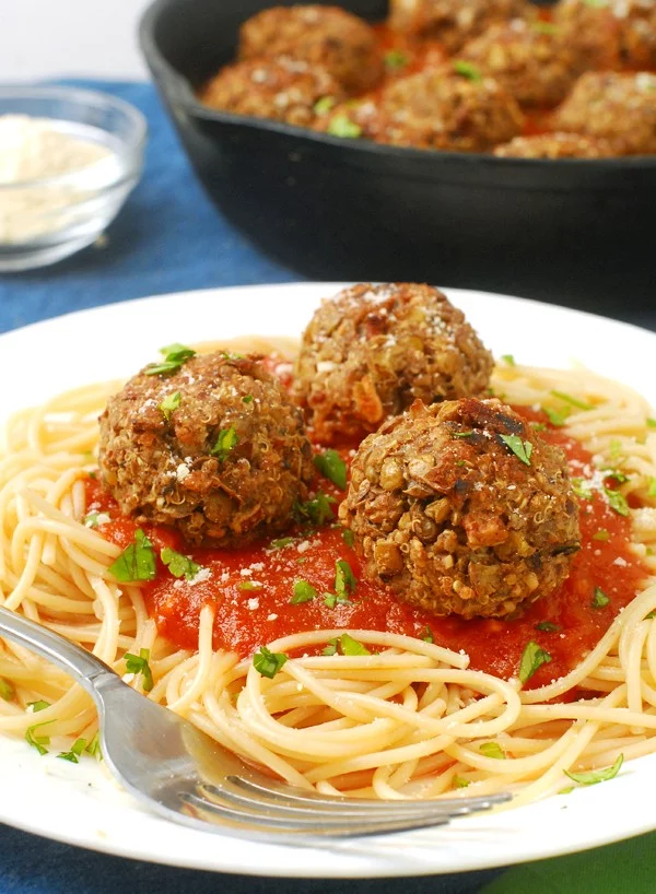 Vegetarian Lentil Quinoa Meatballs #quinoa #healthy #dinner #recipe