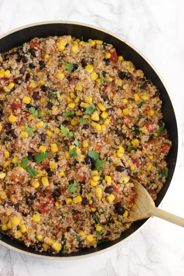 Five-Ingredient One-Pan Mexican Quinoa #quinoa #healthy #dinner #recipe