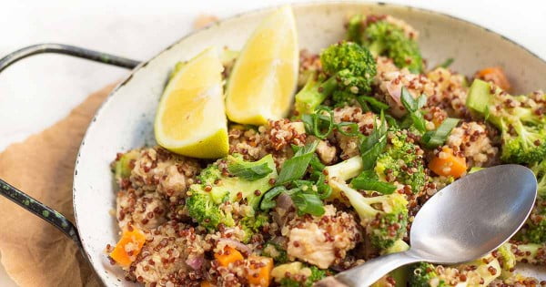 Protein-Rich Lemon Chicken Quinoa Bowls #quinoa #healthy #dinner #recipe