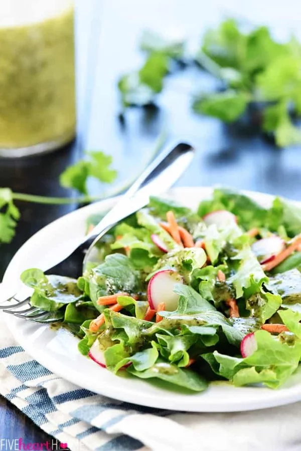 Cilantro Lime Vinaigrette {Zesty Mexican Salad Dressing} #recipe #salad #saladdressing #dinner #lunch