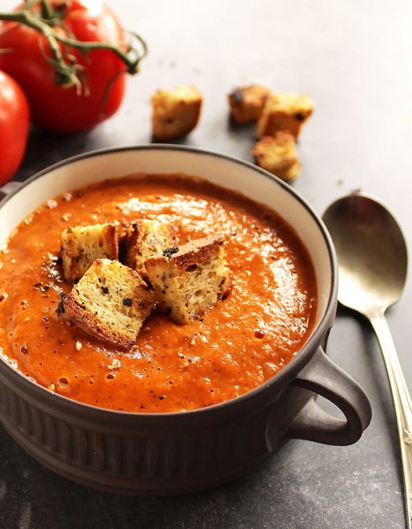 Healing Roasted Tomato and Red Pepper Soup #soup #dinner #recipe
