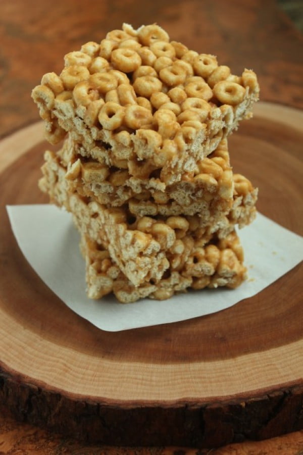 3 Ingredient Peanut Butter & Honey Cereal Bars #3ingredients #food #dinner #recipe