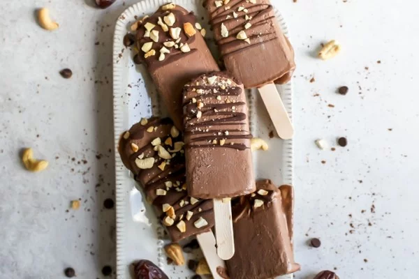 5-Ingredient Chocolate Cashew Butter Fudge Pops [vegan, paleo] • Fit Mitten Kitchen #5ingredient #recipe #food #dinner