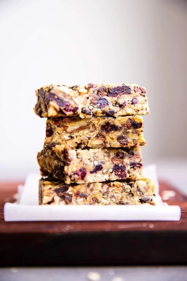 Healthy Homemade Granola Bars {Meal Prep Friendly Recipe} #granolabars #snacks #healthy #food #recipe