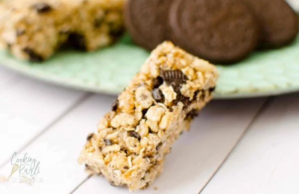 Cookies 'n Cream Granola Bars #granolabars #snacks #healthy #food #recipe