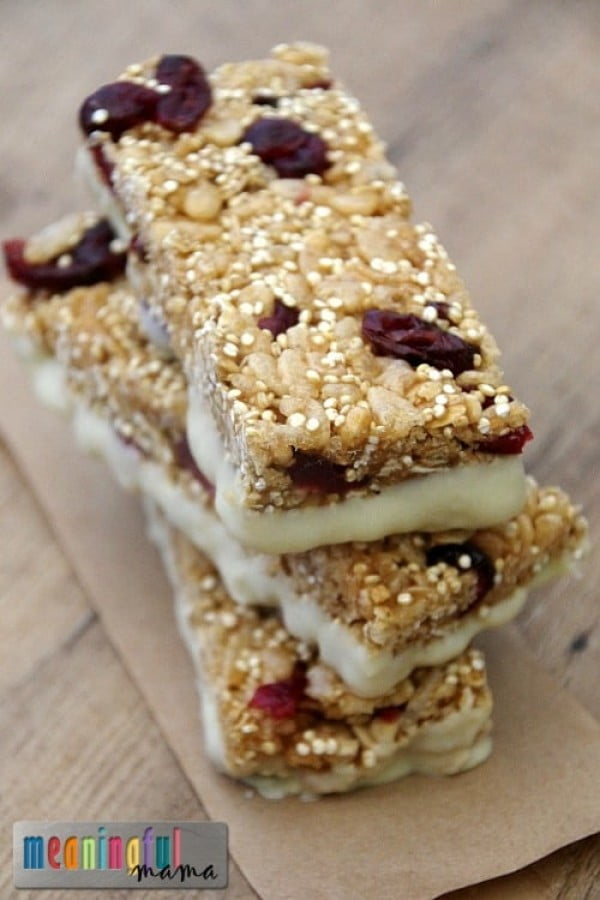 Homemade Cranberry, Quinoa, and White Chocolate Granola Bars #granolabars #snacks #healthy #food #recipe
