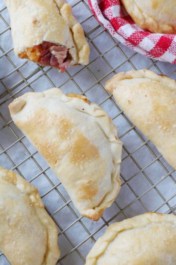Lunchbox Empanadas with Ham and Cheese #ham #recipe #dinner