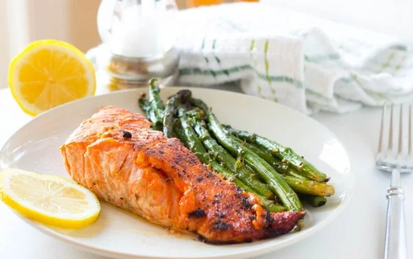 One Pot Honey Lemon Salmon with Asparagus #healthy #onepot #dinner #food #recipe