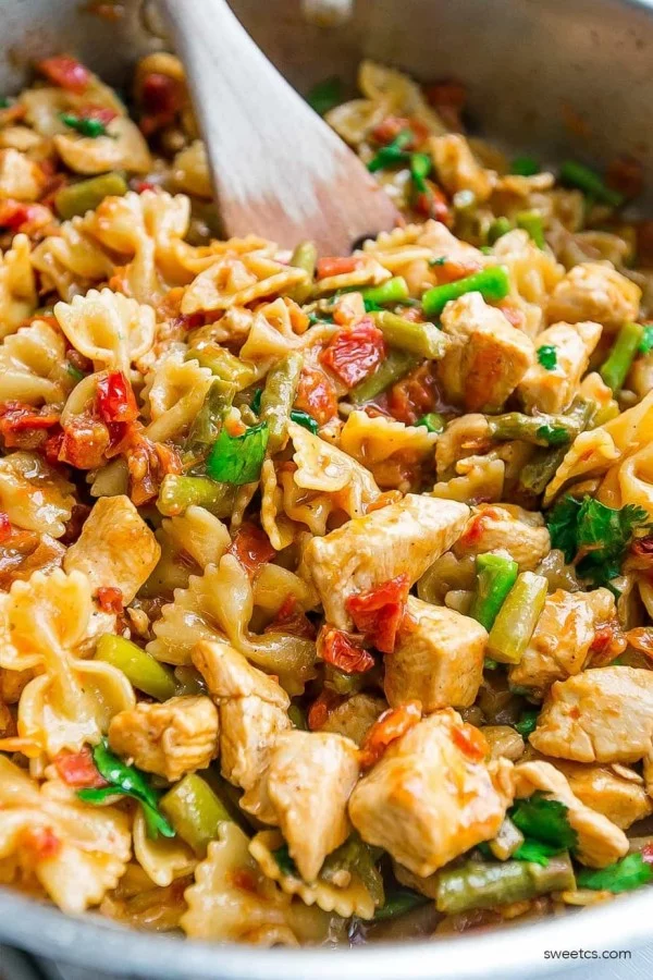 One Pot Bruschetta Chicken Pasta #healthy #onepot #dinner #food #recipe