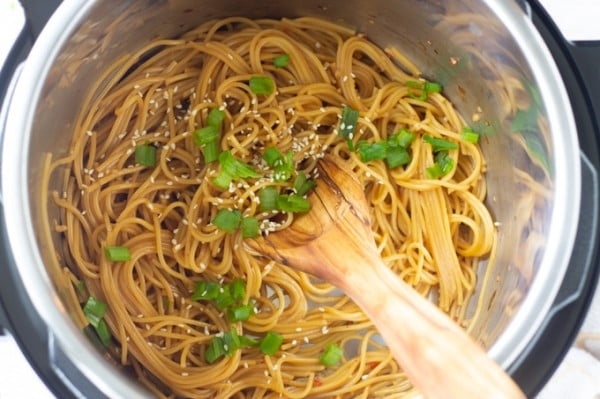 Garlic Instant Pot Noodles #instantpot #pressurecooker #noodles #dinner #recipe