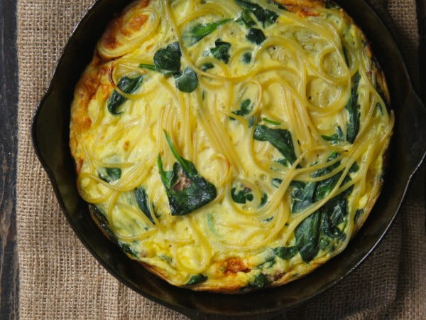Spinach and Spaghetti Omelette #omelette #breakfast #eggs #recipe