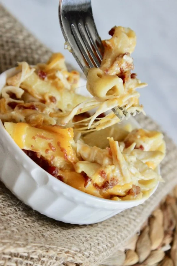 This Slow Cooker Crack Chicken Pasta is SERIOUSLY the BEST! #slowcooker #crockpot #pasta #recipe #dinner #food