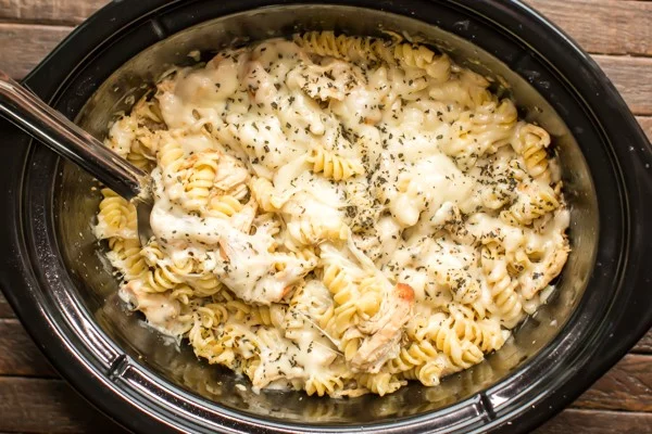 Slow Cooker Pesto Mozzarella Chicken Pasta #slowcooker #crockpot #pasta #recipe #dinner #food