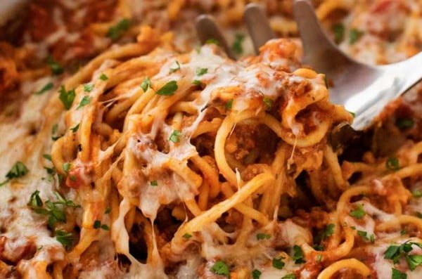 Easy Crockpot Spaghetti Casserole #slowcooker #crockpot #pasta #recipe #dinner #food