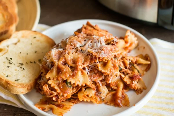 Slow Cooker Chicken Bacon Pasta #slowcooker #crockpot #pasta #recipe #dinner #food