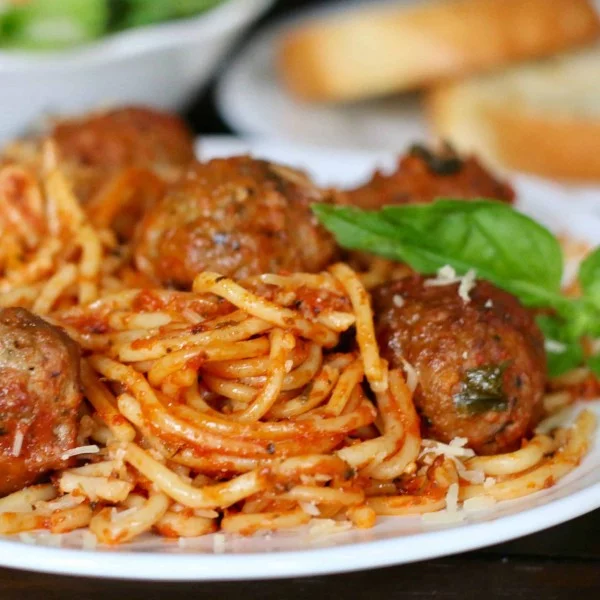 Crock Pot Spaghetti & Meatballs {All-in-One} #slowcooker #crockpot #pasta #recipe #dinner #food