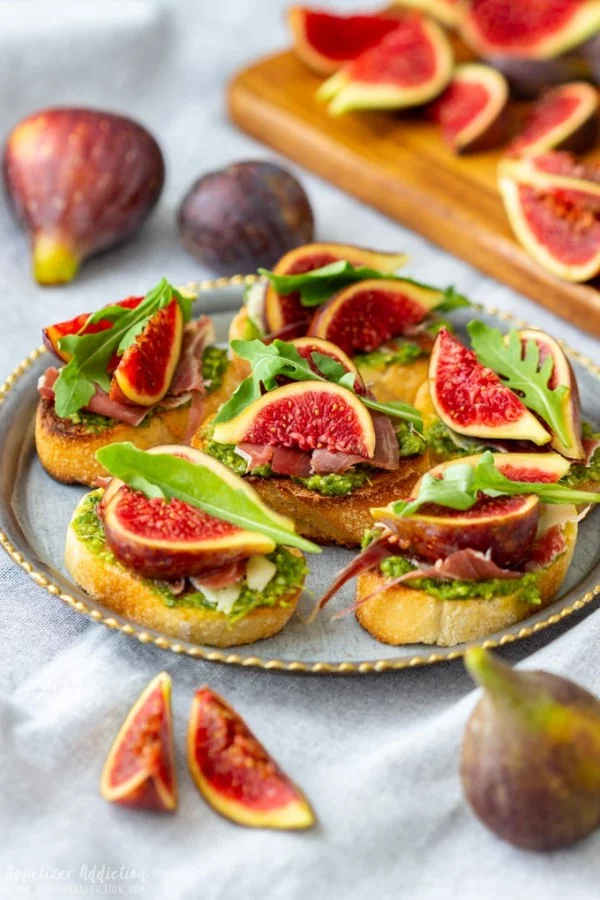 Prosciutto Fig Crostini #smallbites #partyfood #snack #recipe