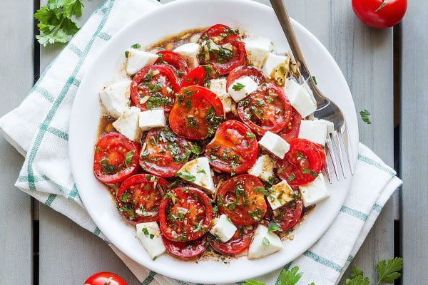 Perfect Marinated Tomatoes with Mozzarella #tomato #recipe #dinner