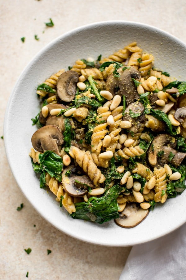 Vegan Spinach and Mushroom Pasta #vegan #dinner #recipe #healthy #food