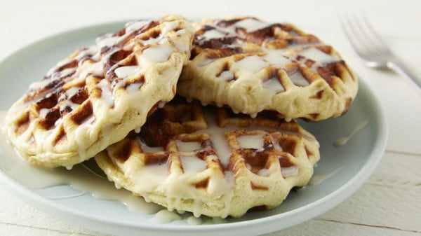 Cinnamon Roll Waffles with Cream Cheese Glaze #wallfeiron #wafflemaker #waffles #dinner #snacks #lunch #food #recipe