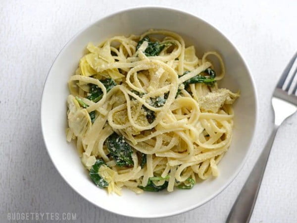20 Minute Creamy Spinach Artichoke Pasta #20minute #pasta #recipe #dinner