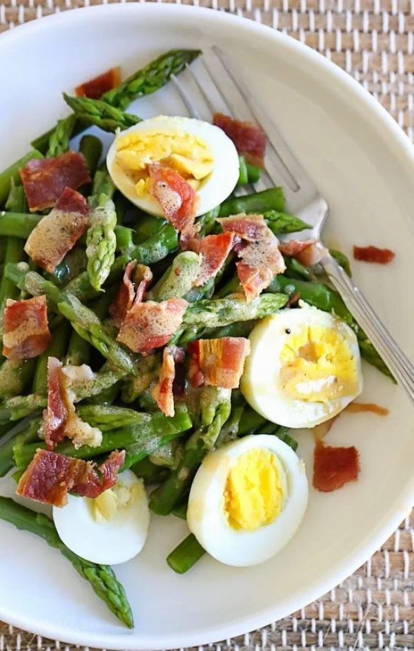Asparagus Egg and Bacon Salad with Dijon Vinaigrette #recipe #eggs #boiled #breakfast #snack