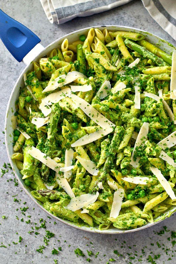 Ricotta Pesto Penne with Peas + Asparagus #easter #easterdinner #dinner #recipe #healthy