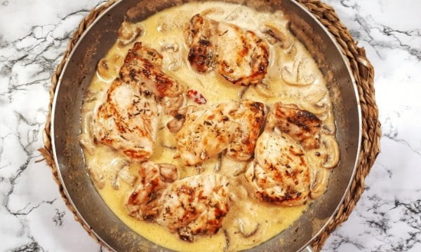 Keto Chicken Thighs with Creamy Mushrooms Sauce #recipe #chicken #quick #easy #dinner