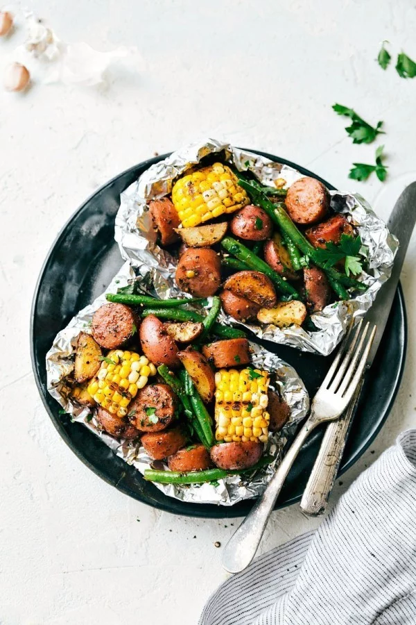 Foil Pack Garlic Butter Sausage & Veggies #sausage #dinner #recipe