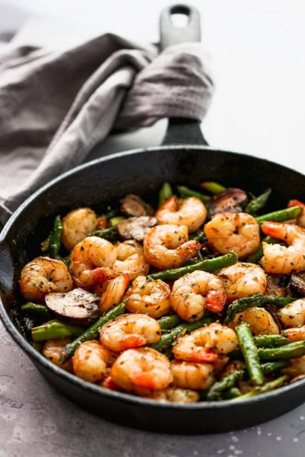 Garlic Shrimp Asparagus Skillet #shrimp #recipe #dinner #lunch #snack