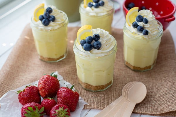 No-Bake Lemon Cheesecake Mousse Parfaits #lemon #dessert #recipe