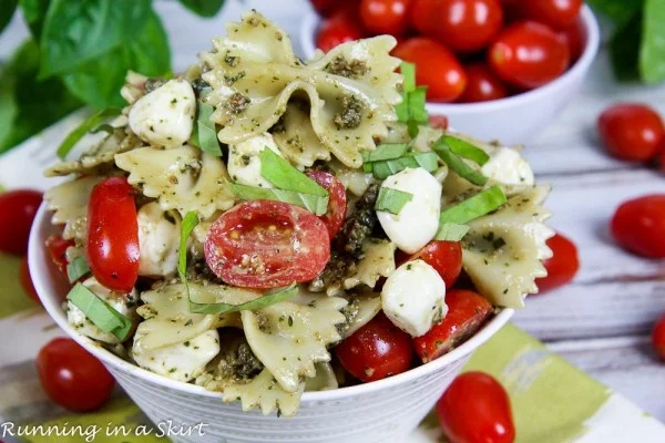 4 Ingredient Caprese Pesto Salad #pasta #salad #recipe #lunch #dinner