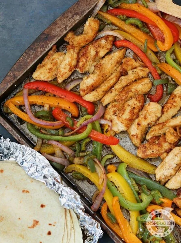 Weight Watchers Sheet Pan Chicken Fajitas · The Inspiration Edit #weightwatchers #recipe #dinner #healthy