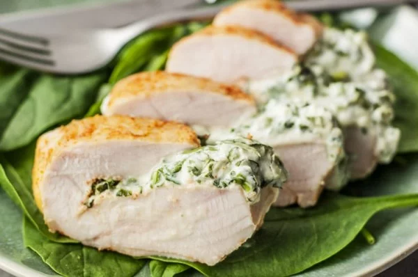 Skinny Spinach Stuffed Chicken Breast #weightwatchers #recipe #dinner #healthy